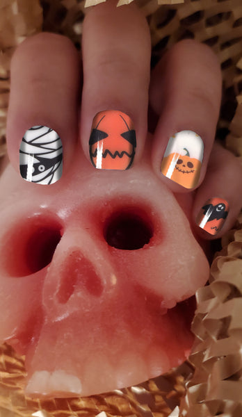 Delightfully Ghoulish Essence Nail Wrap