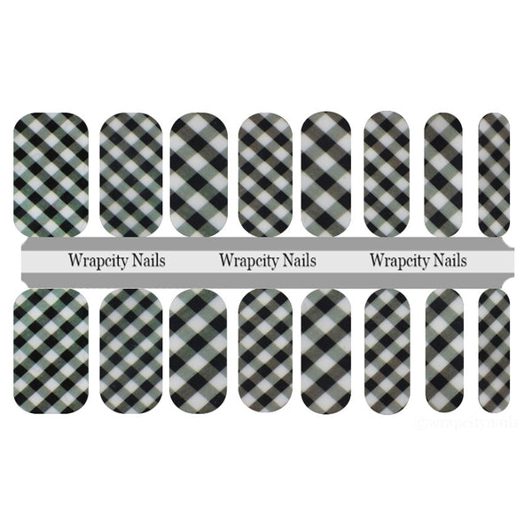 Going Gingham Nail Wrap